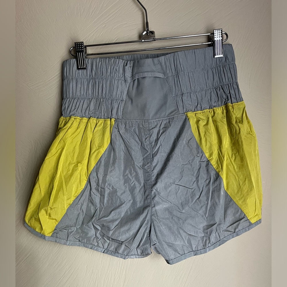 Free People Movement active shorts! Size M - Picture 3 of 4